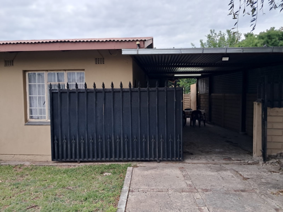 2 Bedroom Property for Sale in Oos Einde North West